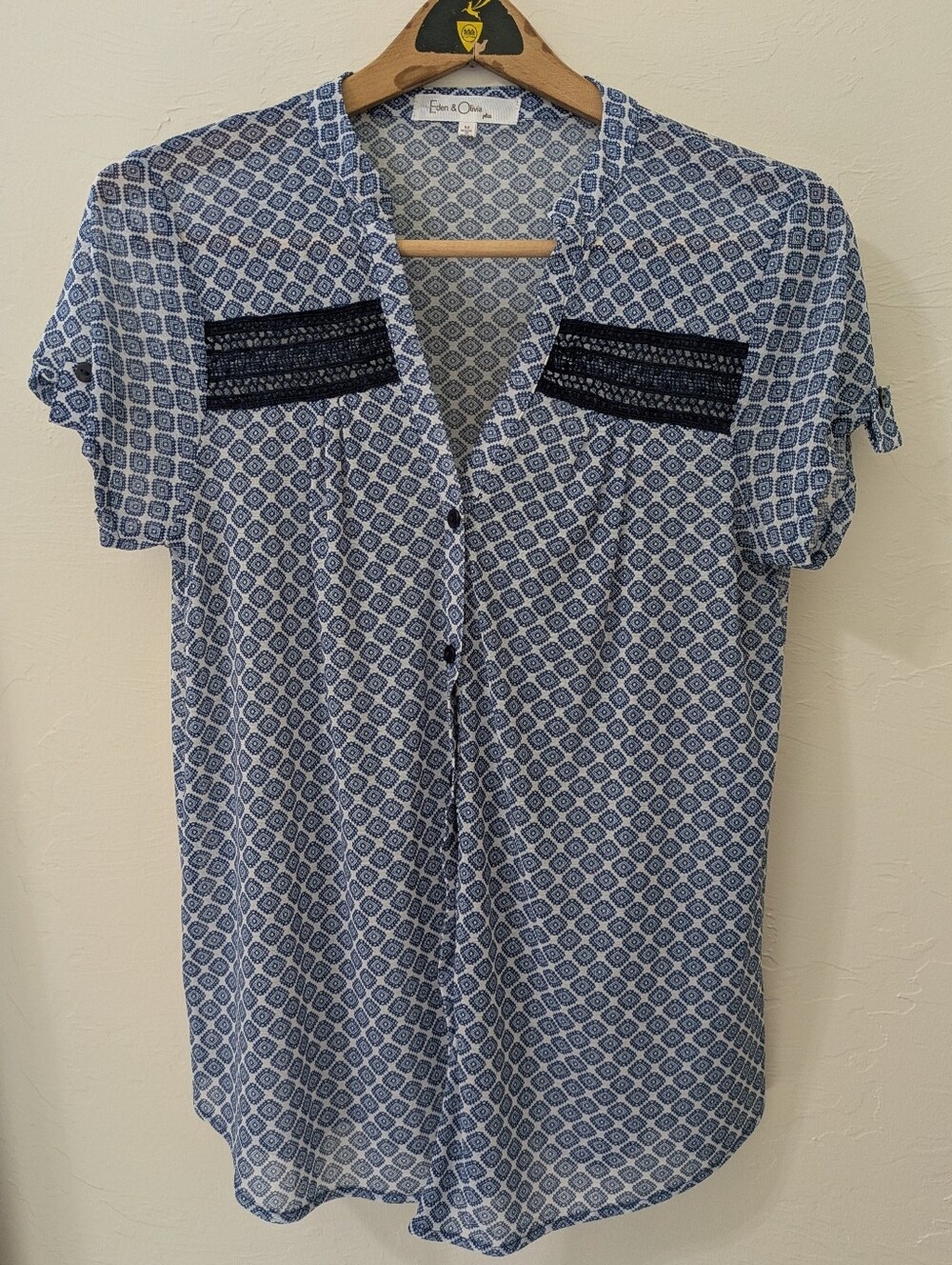 Eden & Olivia Blue Patterned Sheer Short-Sleeve Button-Front Blouse with Lace